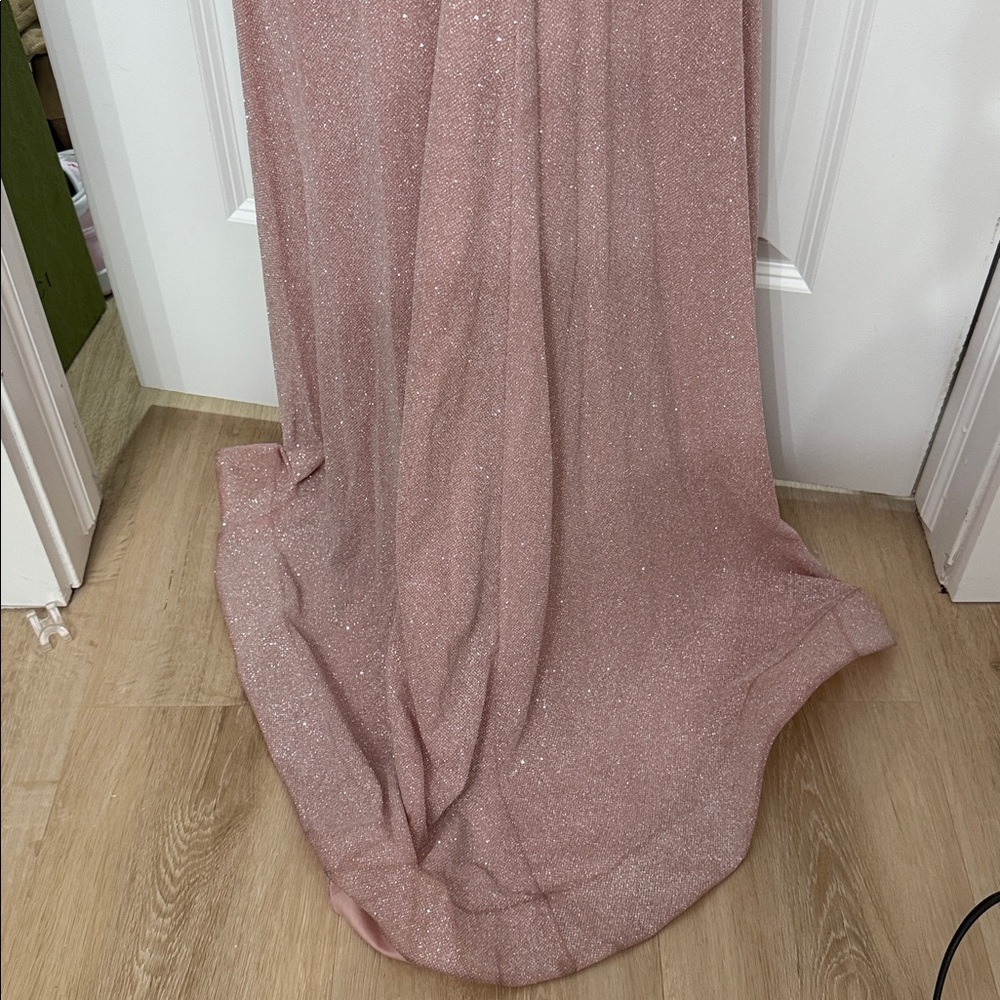Elegant Pink One-Shoulder Gown - Picture 8 of 10